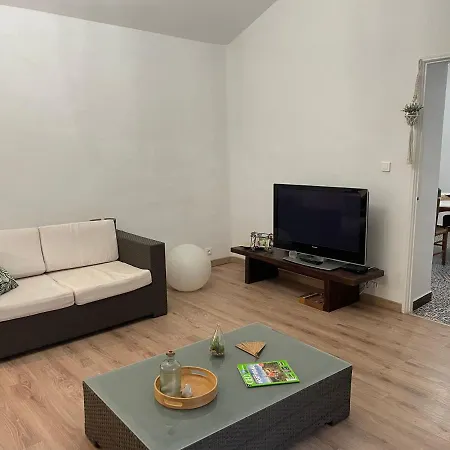 Mazet Authentique A Sur 2500 M2 Dans Un Ecrin De Verdure 度假居